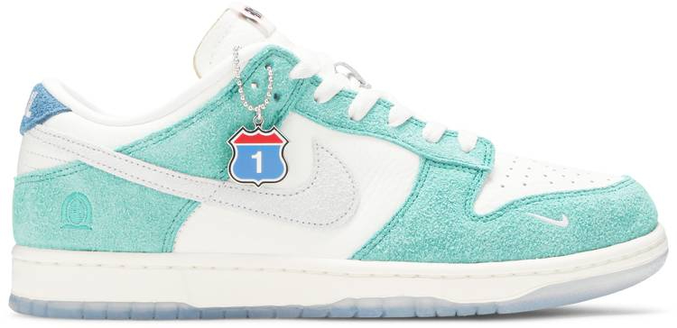 Kasina x Dunk Low Road Sign CZ6501-101 Kasina x Dunk Low Road Sign CZ6501-101